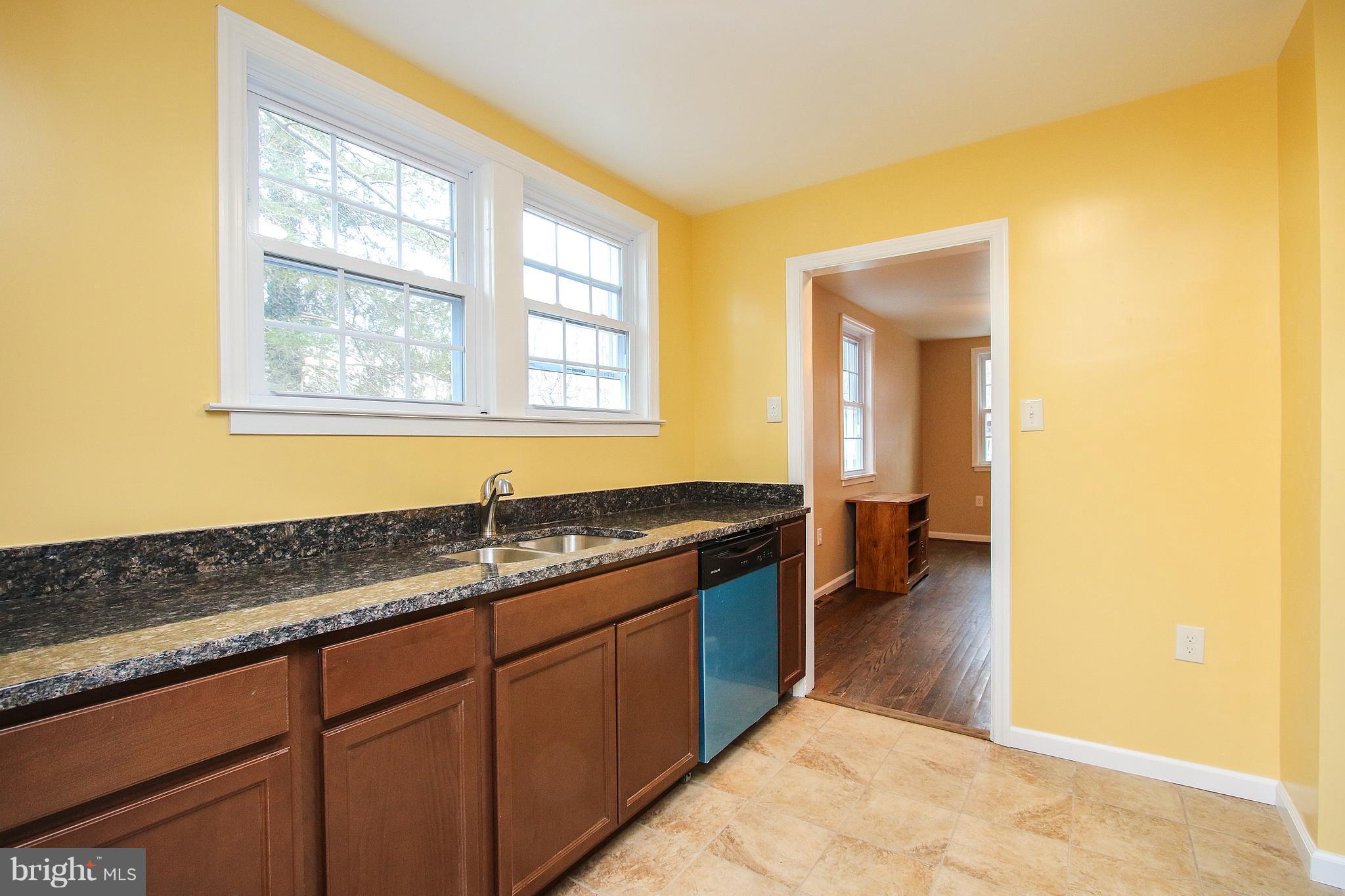 8121 Sinclair Mill Road Manassas, VA 20112 - Photo 5 of 17 Kitchen