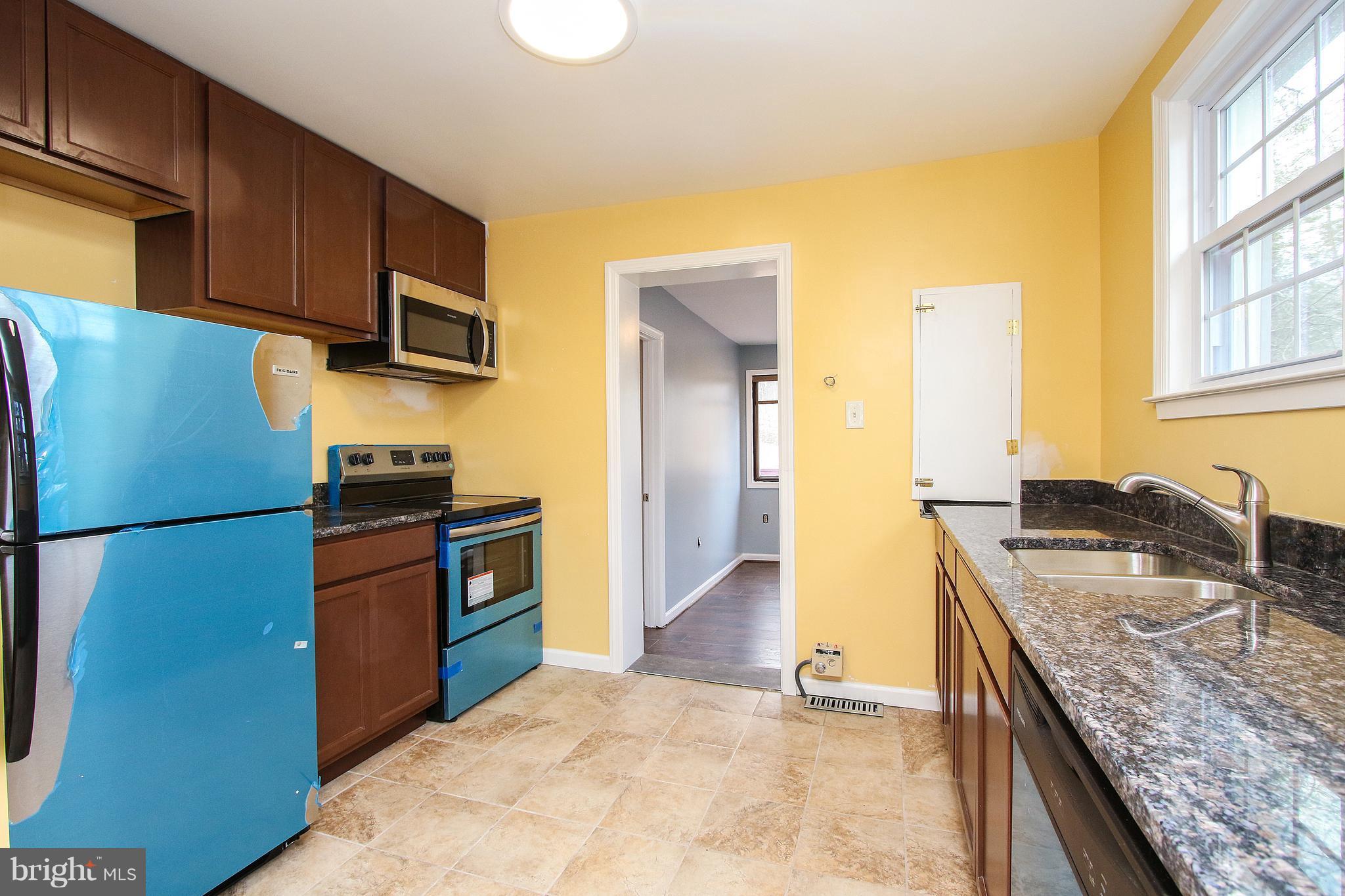 8121 Sinclair Mill Road Manassas, VA 20112 - Photo 6 of 17 Kitchen