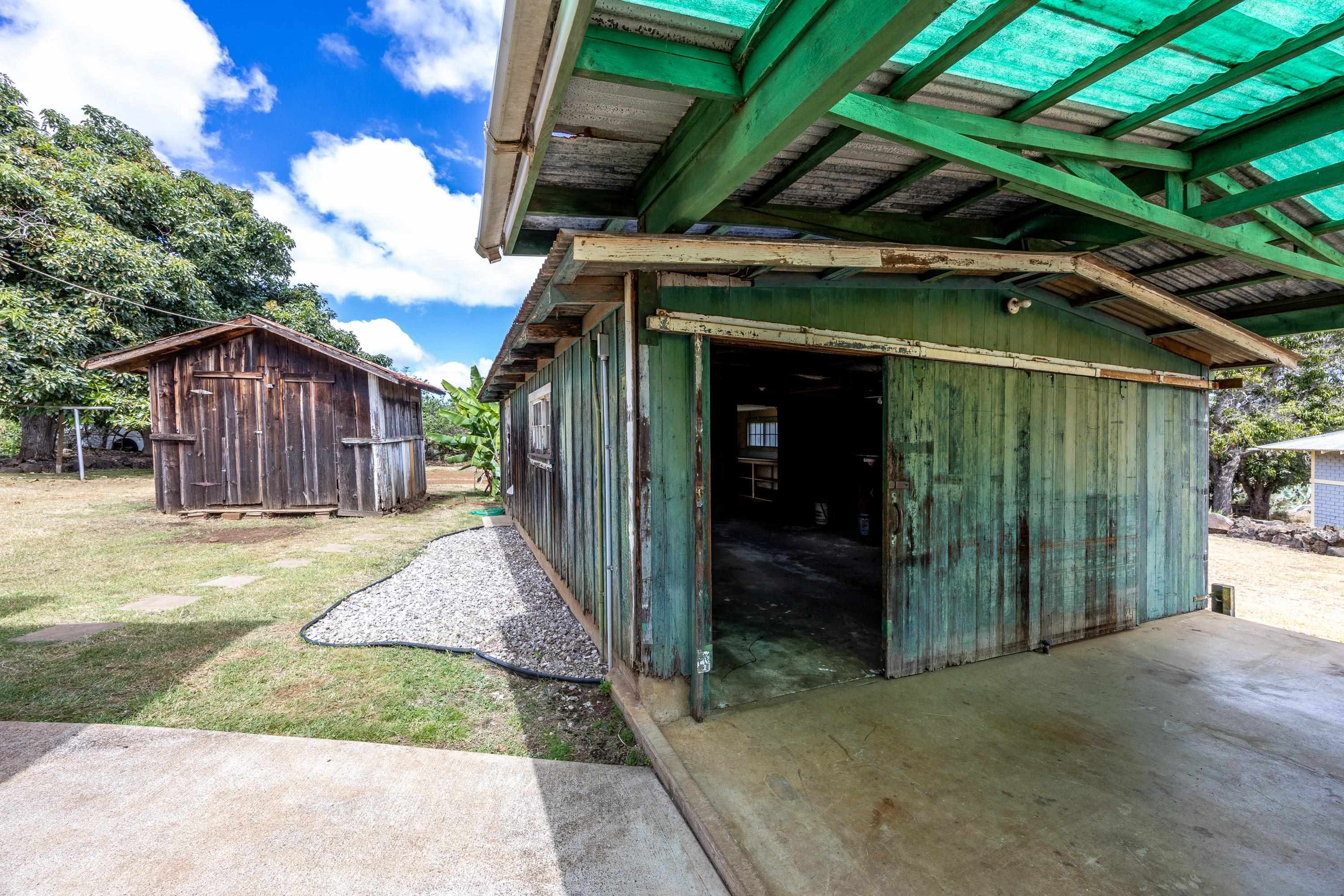 3044 Lower Kula Road Kula, HI 96790 - Photo 32 of 44 a view of a house with backyard and porch