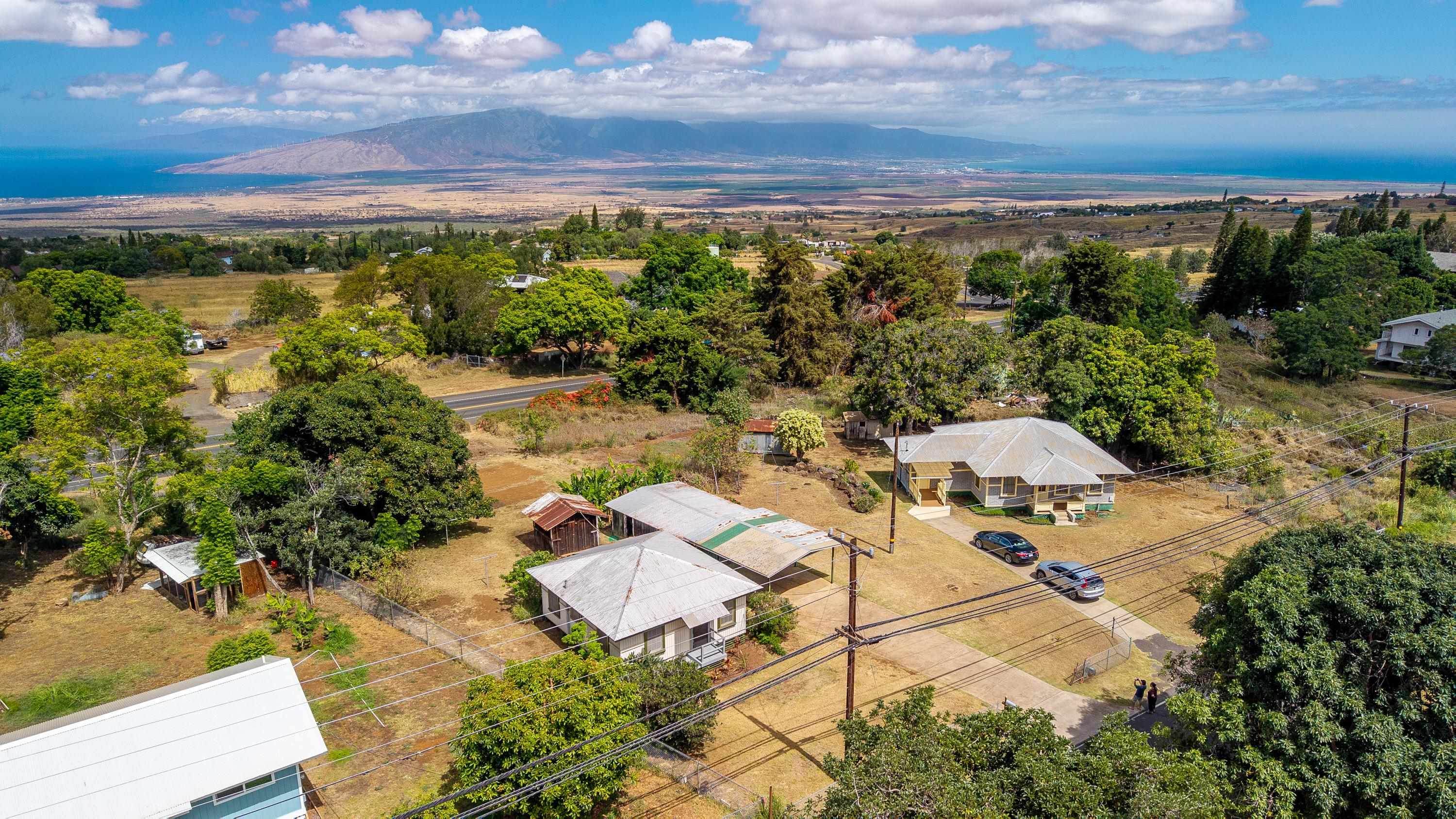 3044 Lower Kula Road Kula, HI 96790 - Photo 38 of 44 a view of a outdoor space with mountain view