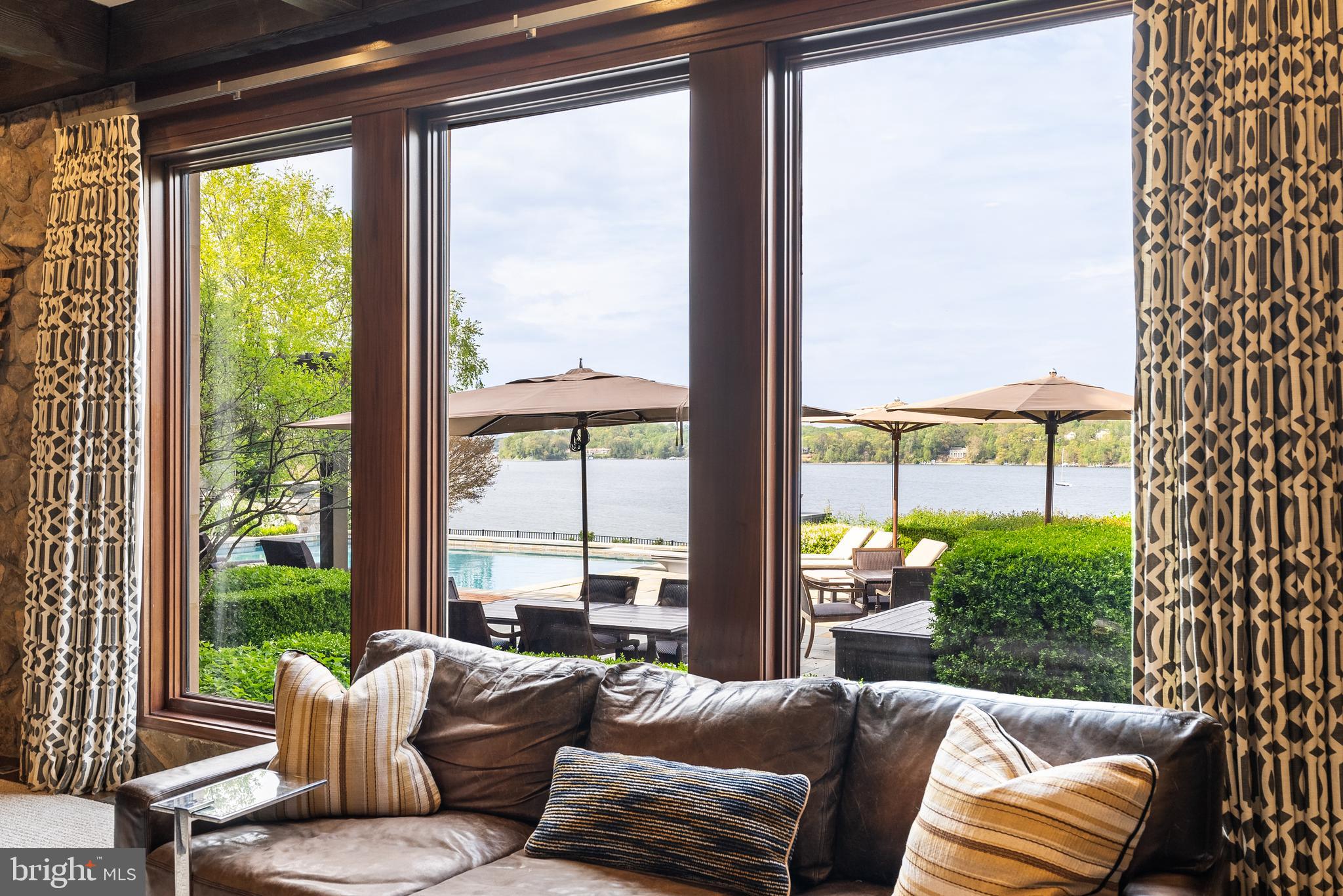 806 Coachway Annapolis, MD 21401 - Photo 16 of 43 a living room with furniture and a window