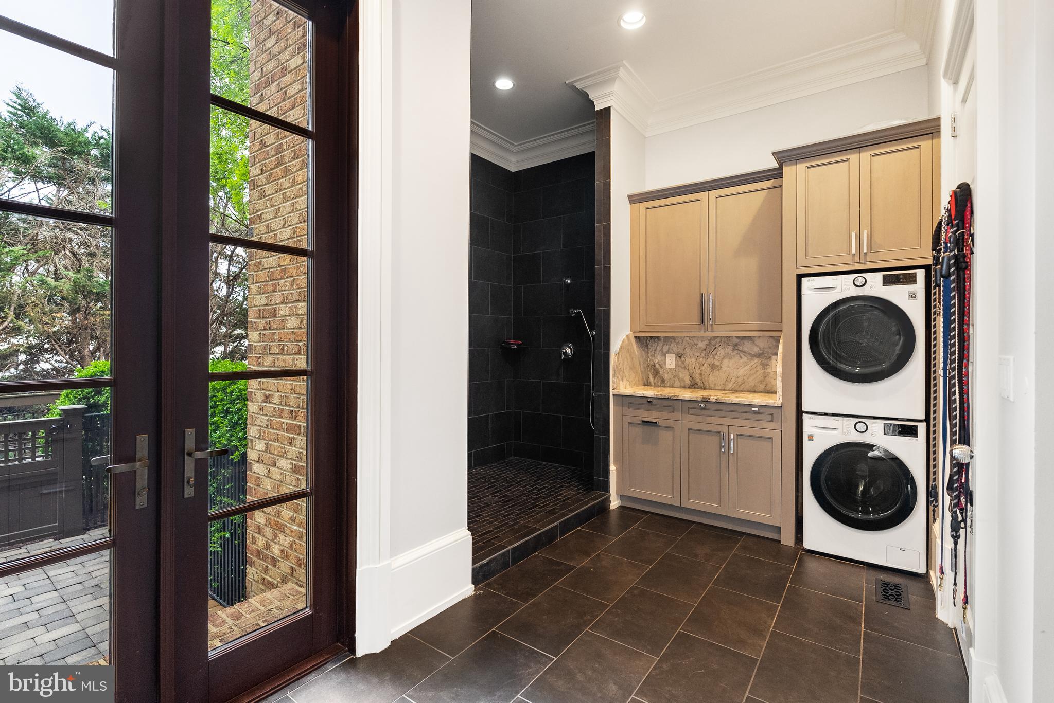 806 Coachway Annapolis, MD 21401 - Photo 17 of 43 a view of a hallway with washer and dryer