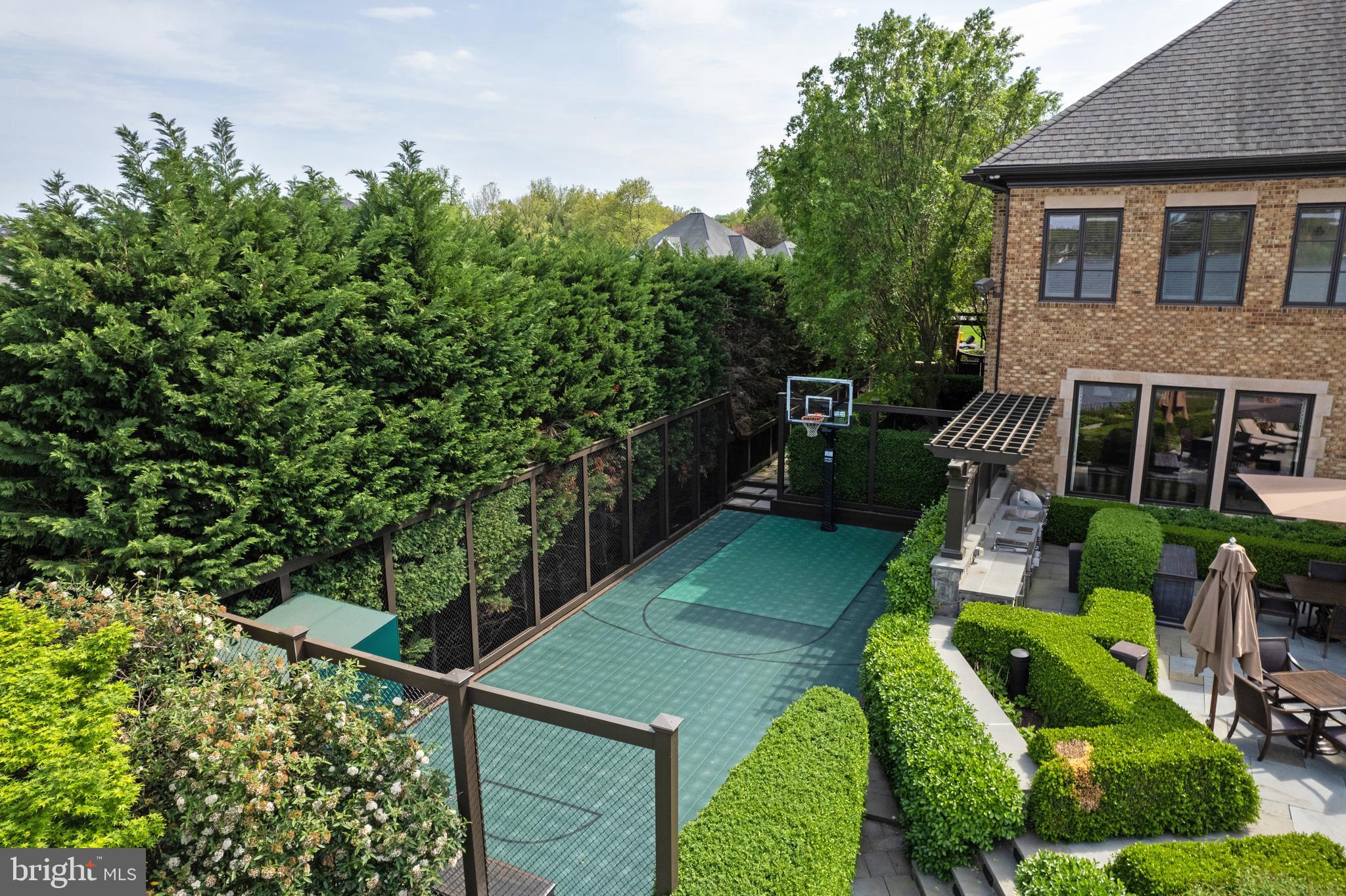 806 Coachway Annapolis, MD 21401 - Photo 34 of 43 a balcony with furniture and a garden
