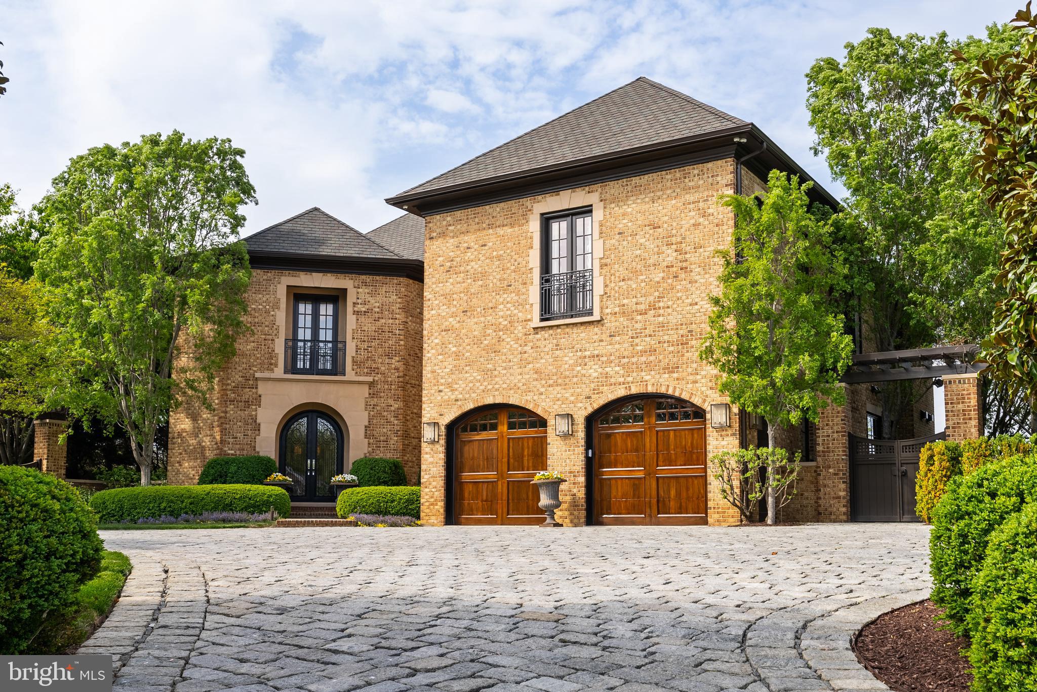 806 Coachway Annapolis, MD 21401 - Photo 5 of 43 a front view of a house with garden