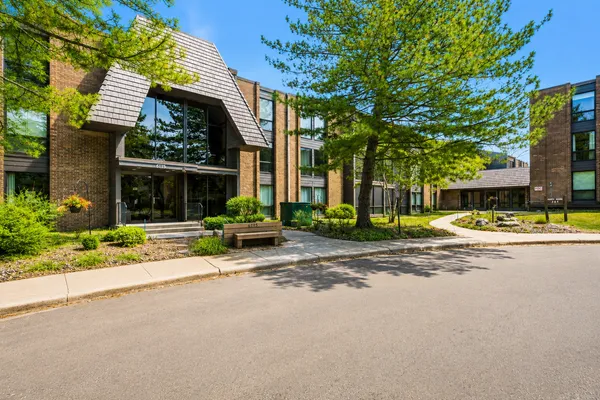$195,000 | 6115 Lincoln Drive, Unit 152, Edina, MN 55436