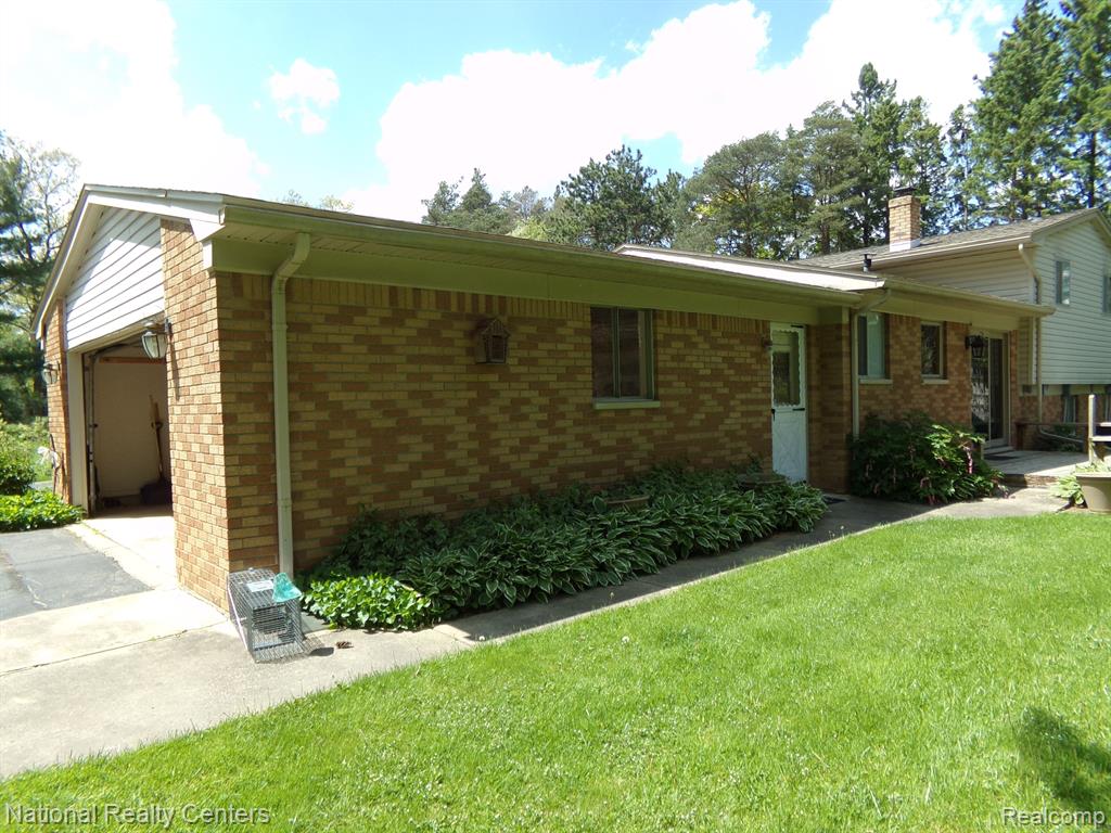5600 Eagle Road White Lake, MI 48383 - Photo 8 of 51