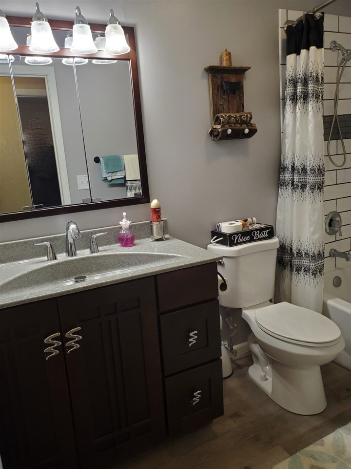 11845 Love Road Roscoe, IL 61073 - Photo 17 of 21 Gallery Image 17