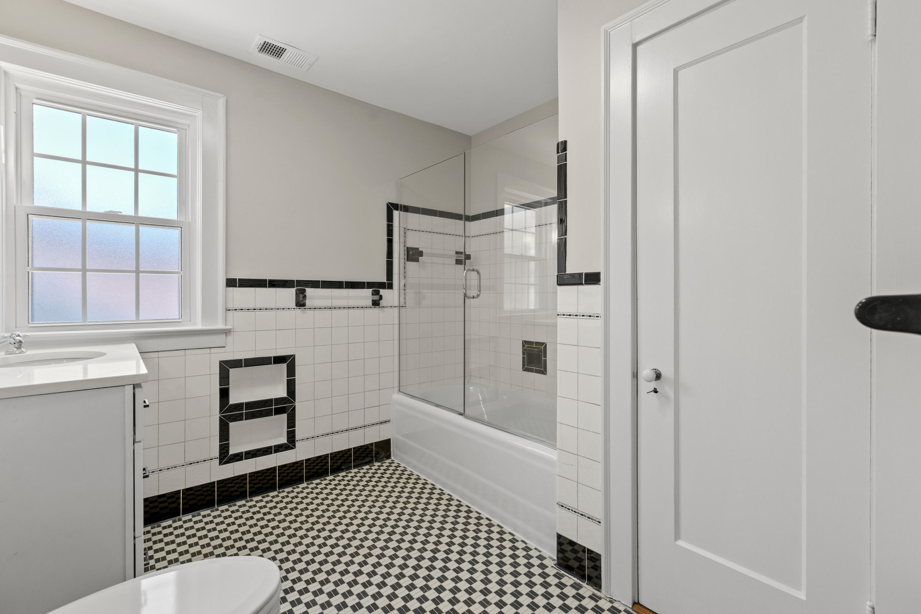 1370 Fontaine Road Lexington, KY 40502 - Photo 18 of 25 1371 16