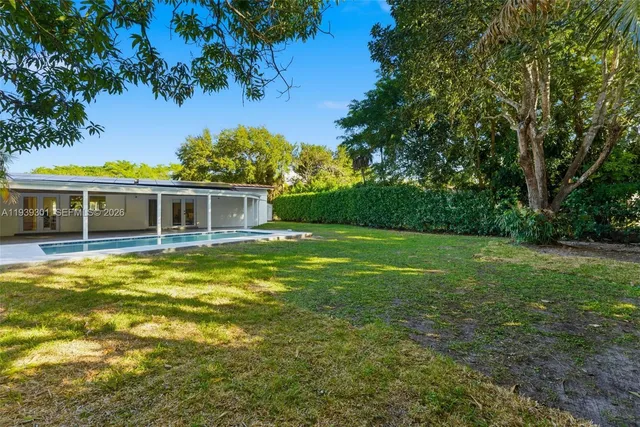 a view of a house with a backyard