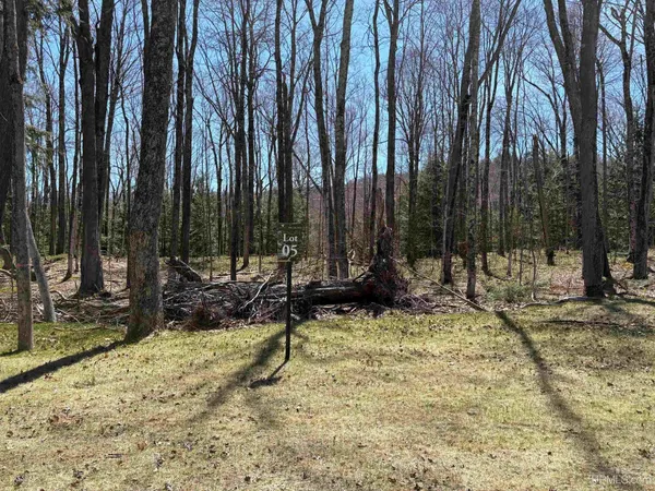$89,000 | 3116 Hemlock Drive, Marquette, MI 49855