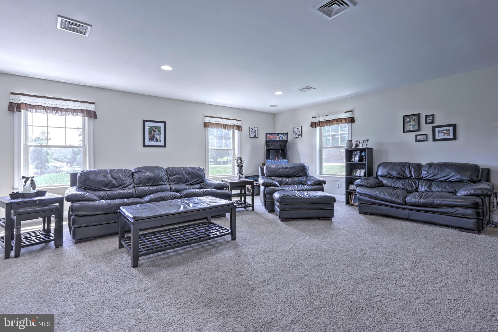 737 Taylor Road Windsor, PA 17366 - Photo 7 of 68