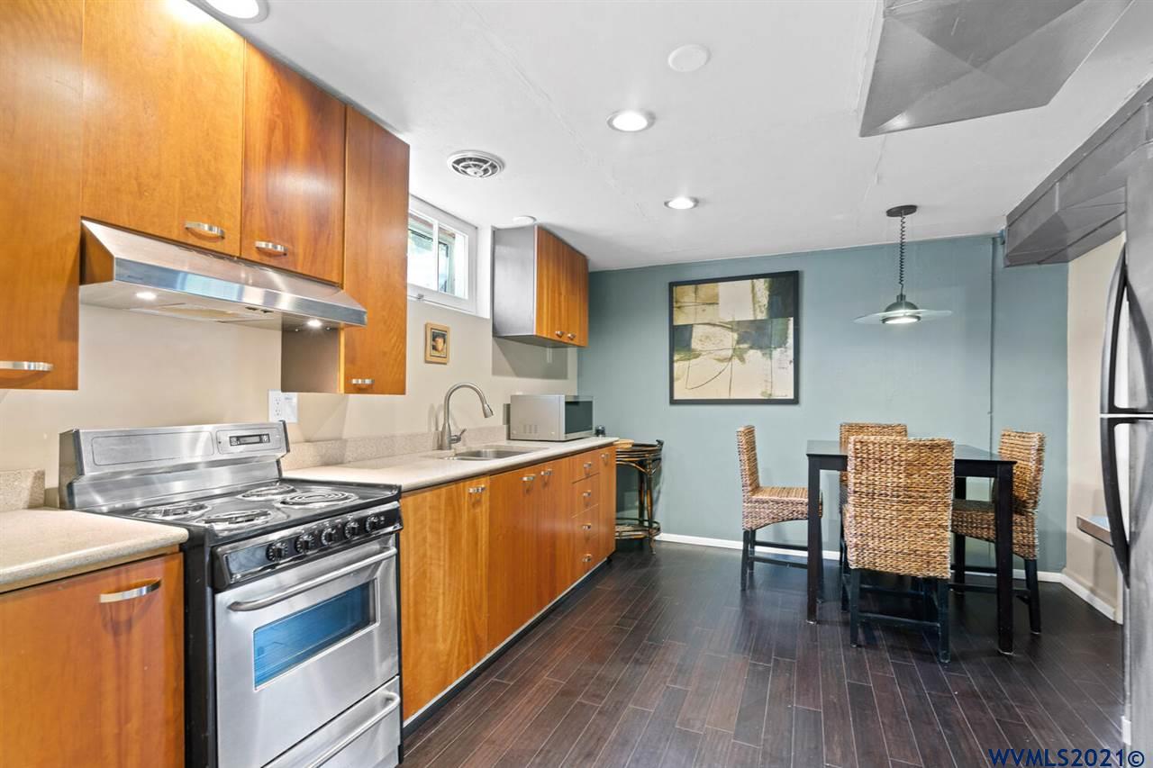 5533 Southwest Vermont Street Portland, OR 97219 - Photo 20 of 30
