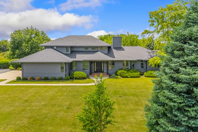 $1,195,000 | N1825 Town Hall Road, Walworth, WI 53184