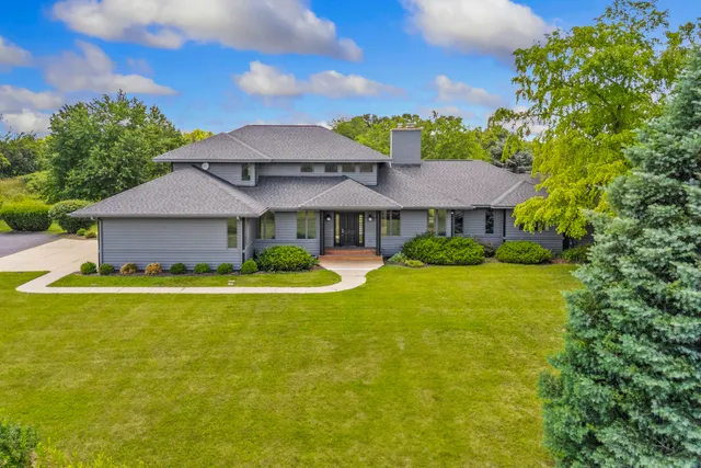 $1,195,000 | N1825 Town Hall Road, Walworth, WI 53184