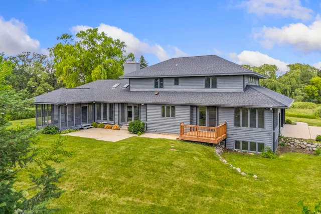 $1,195,000 | N1825 Town Hall Road, Walworth, WI 53184