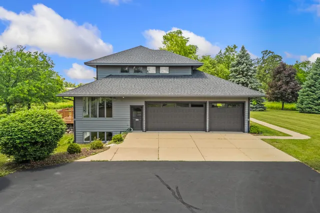 $1,195,000 | N1825 Town Hall Road, Walworth, WI 53184