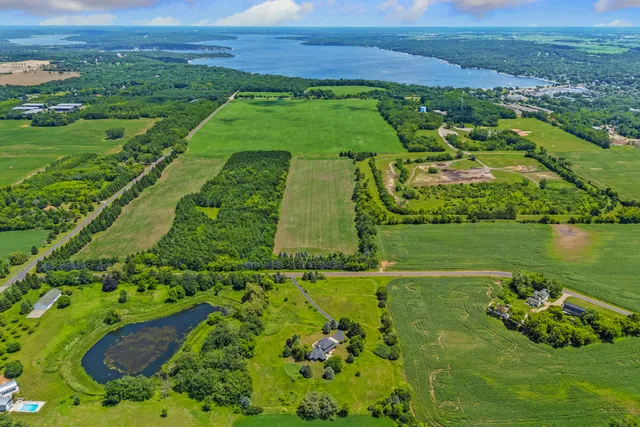 $1,195,000 | N1825 Town Hall Road, Walworth, WI 53184
