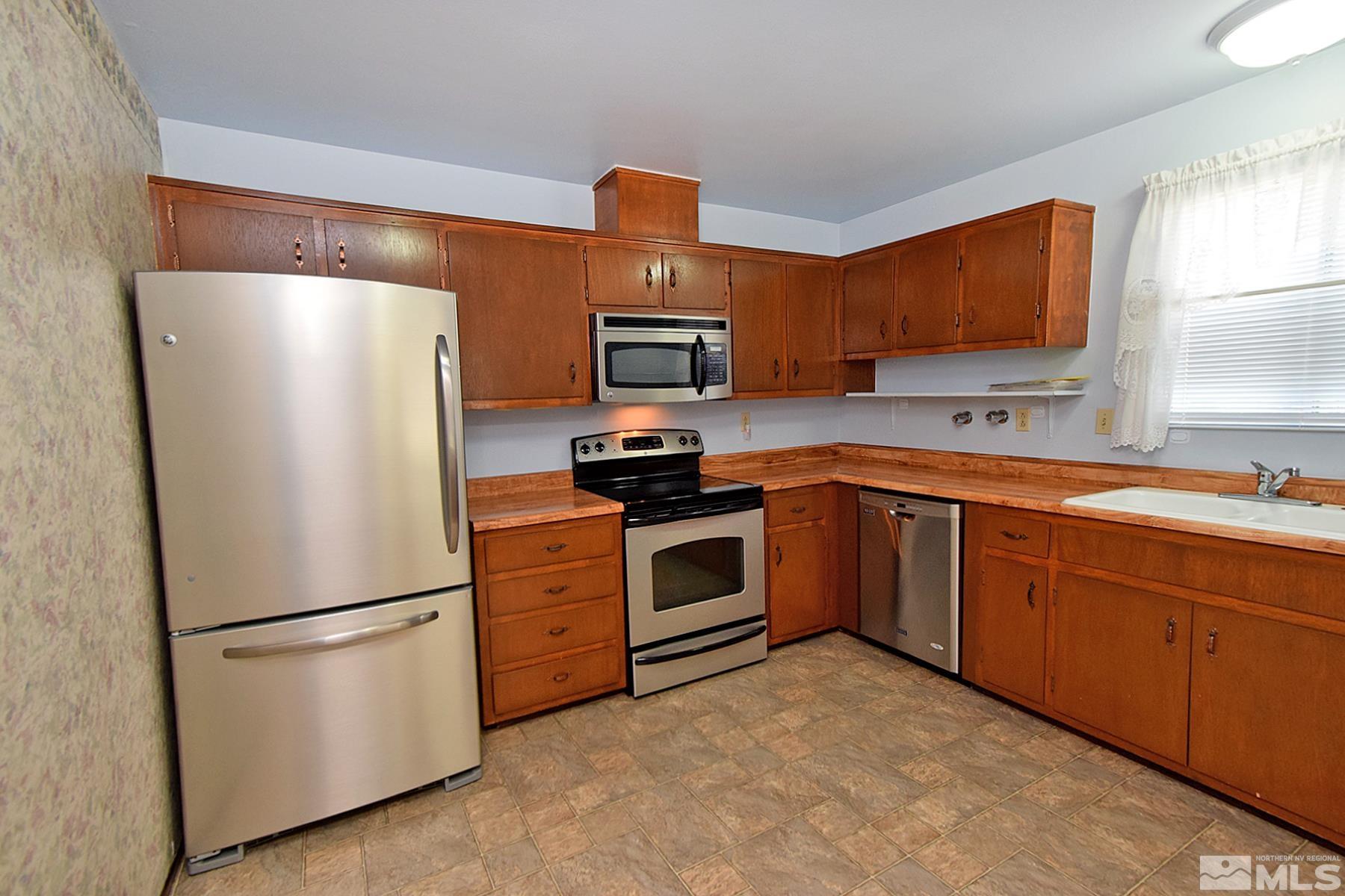 7520 Yorkshire Drive Reno, NV 89506 - Photo 15 of 37 Photo 15