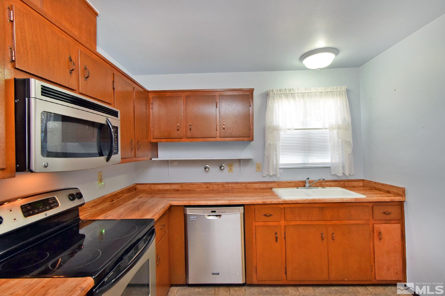 7520 Yorkshire Drive Reno, NV 89506 - Photo 16 of 37 Photo 16