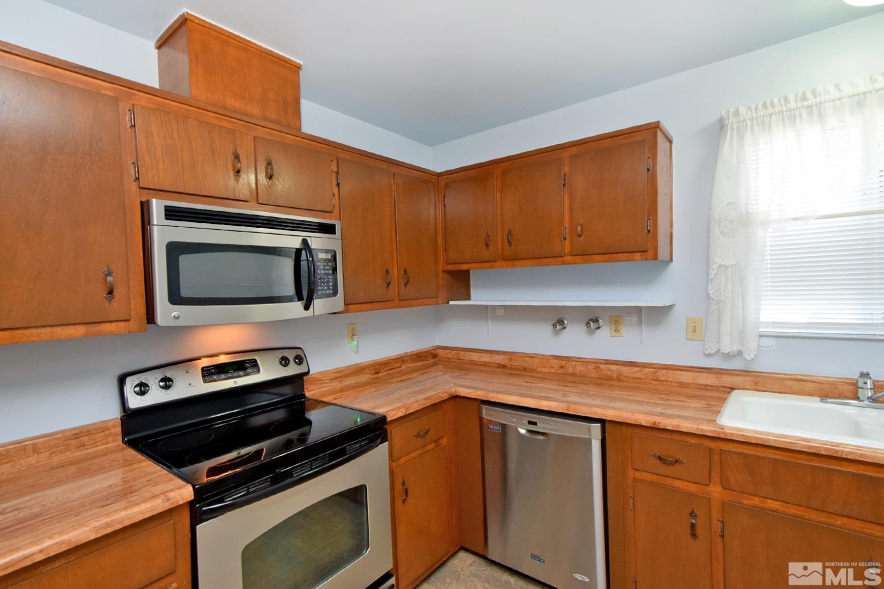 7520 Yorkshire Drive Reno, NV 89506 - Photo 17 of 37 Photo 17