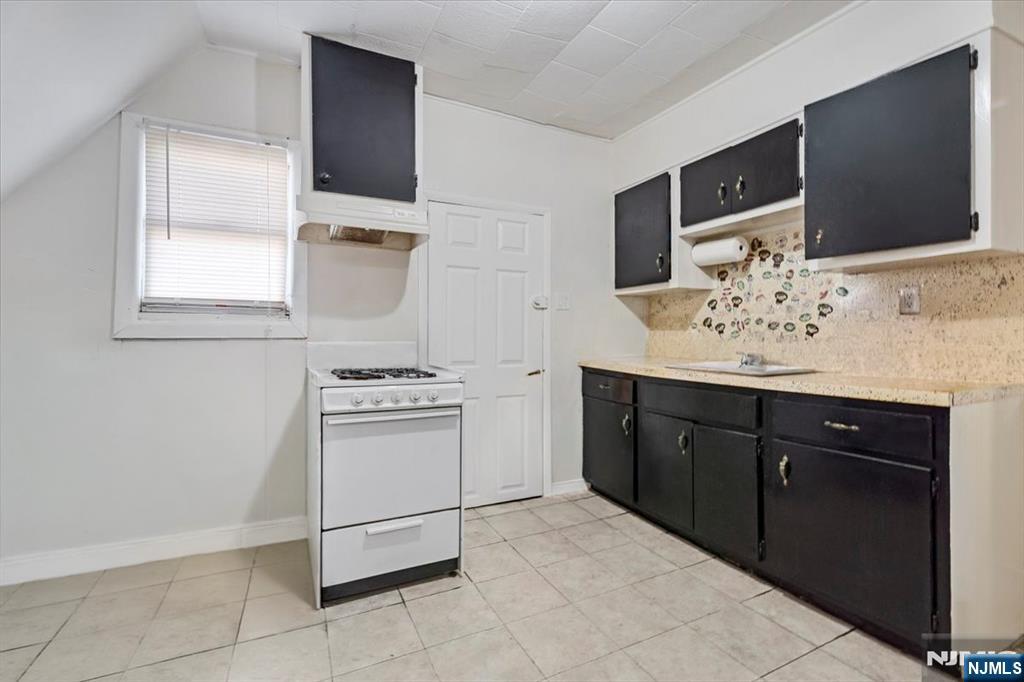 94 Manchester Avenue Paterson, NJ 07502 - Photo 15 of 36
