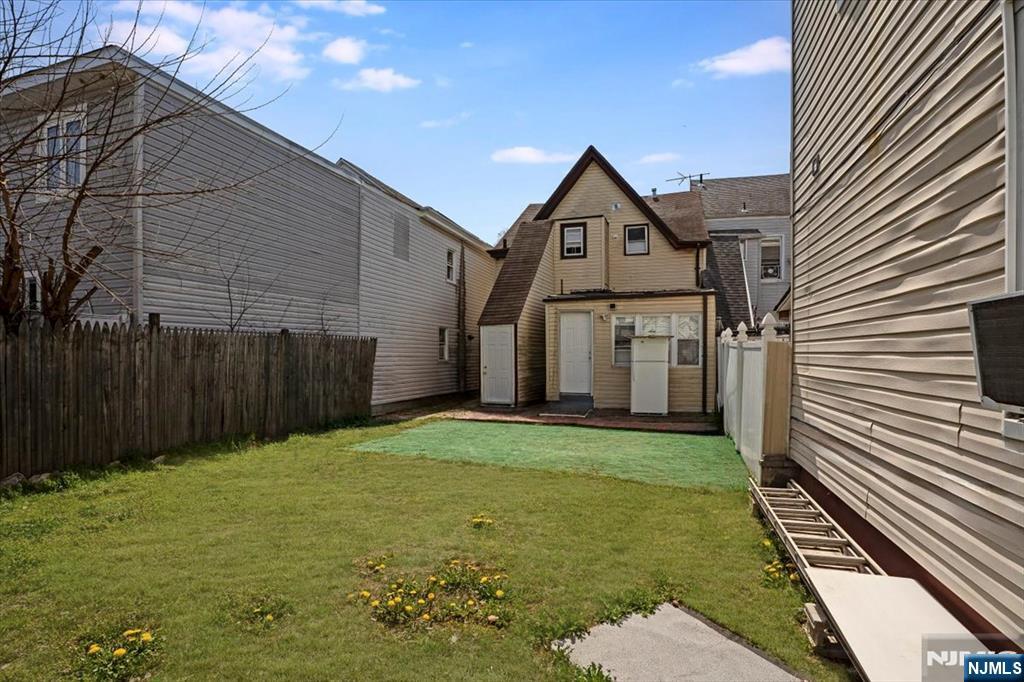 94 Manchester Avenue Paterson, NJ 07502 - Photo 25 of 36