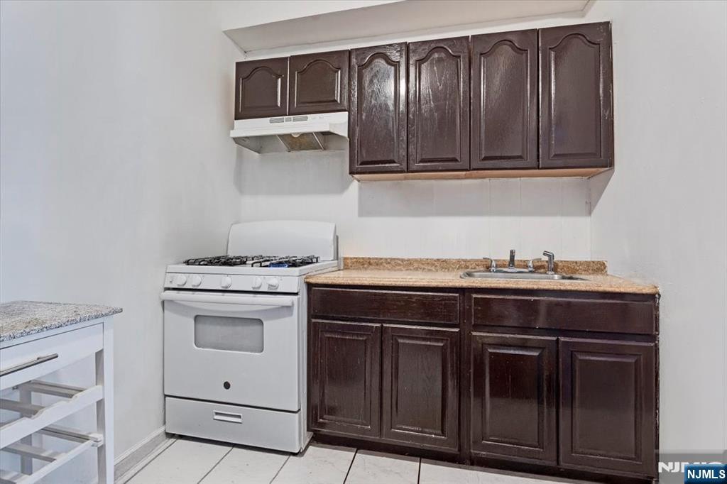94 Manchester Avenue Paterson, NJ 07502 - Photo 7 of 36