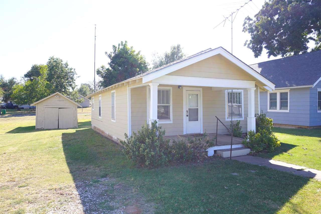 710 Locust Street Perry, OK 73077 - Photo 2 of 24 Gallery Image 2