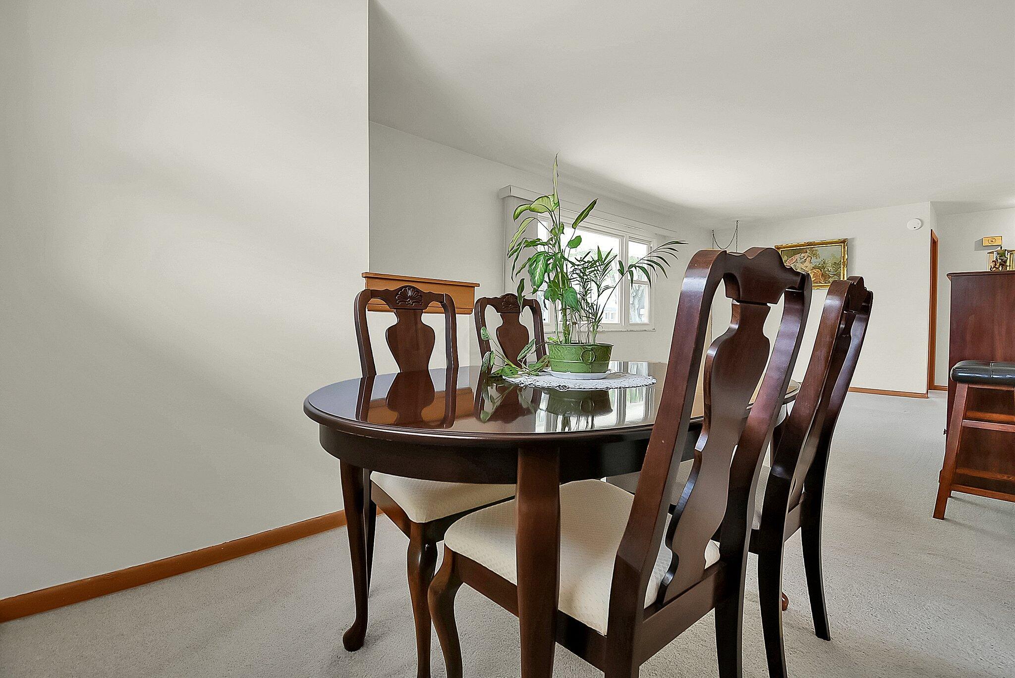 1285 Bernhard Road Columbus, OH 43227 - Photo 12 of 35 Dinette
