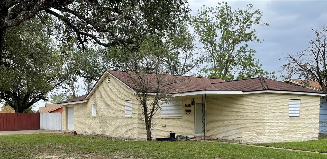 1101 Dewey Avenue Alice, TX 78332 - Photo 1 of 17 a view of a small house
