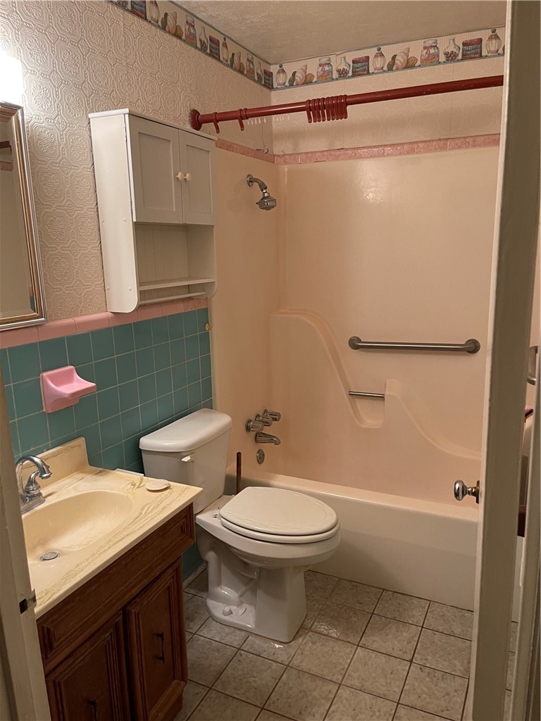 1101 Dewey Avenue Alice, TX 78332 - Photo 13 of 17 a bathroom with a sink a toilet and shower