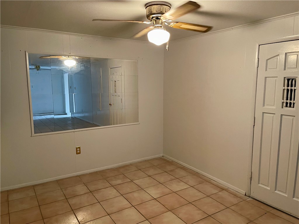 1101 Dewey Avenue Alice, TX 78332 - Photo 4 of 17 a view of a livingroom with chandelier fan