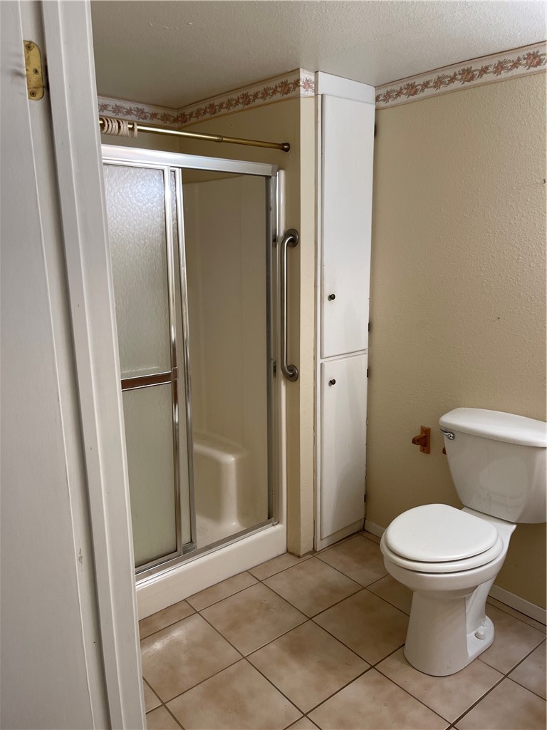 1101 Dewey Avenue Alice, TX 78332 - Photo 9 of 17 a bathroom with a glass shower door