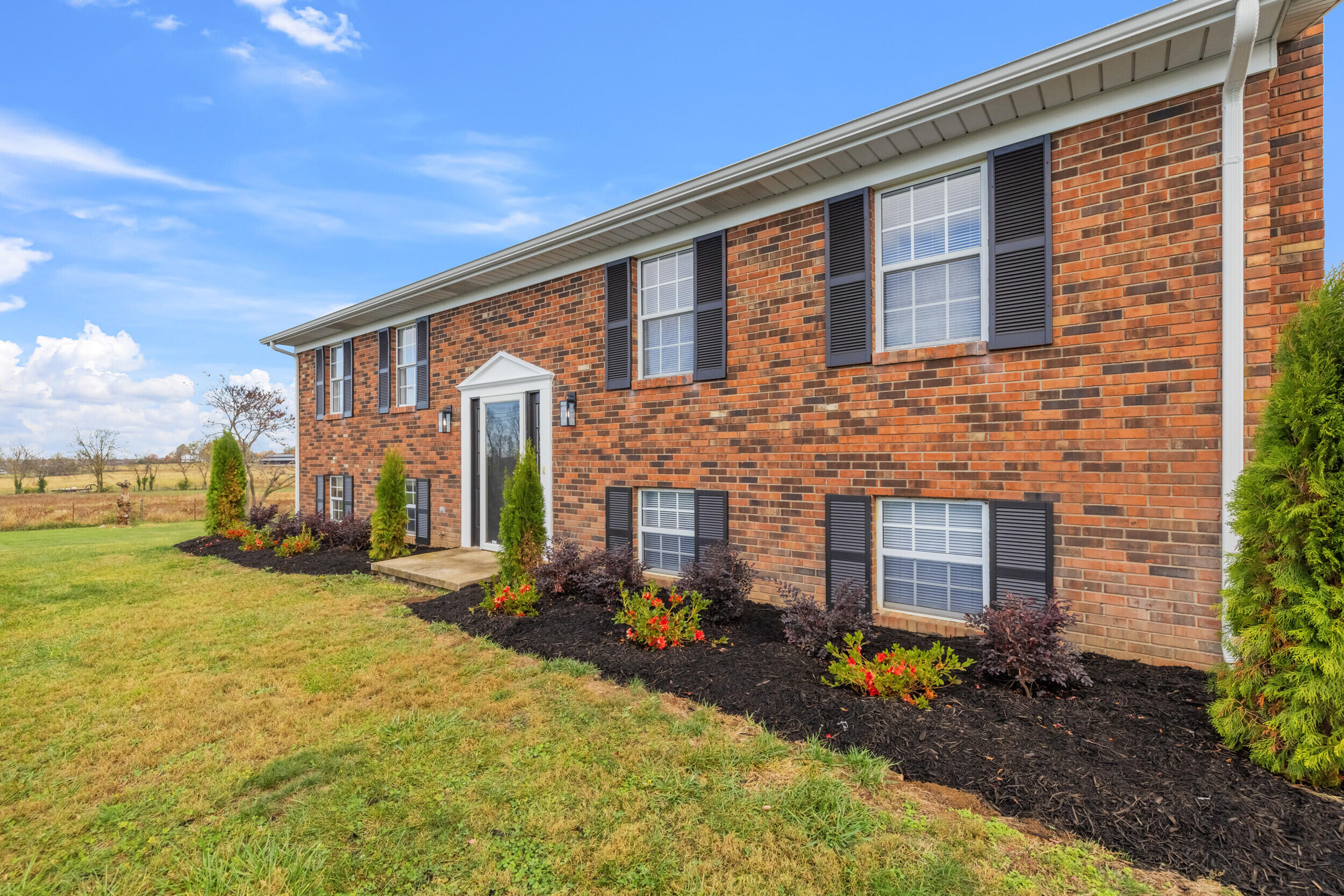 6938 Lexington Road Lancaster, KY 40444 - Photo 2 of 33 IMG_3427