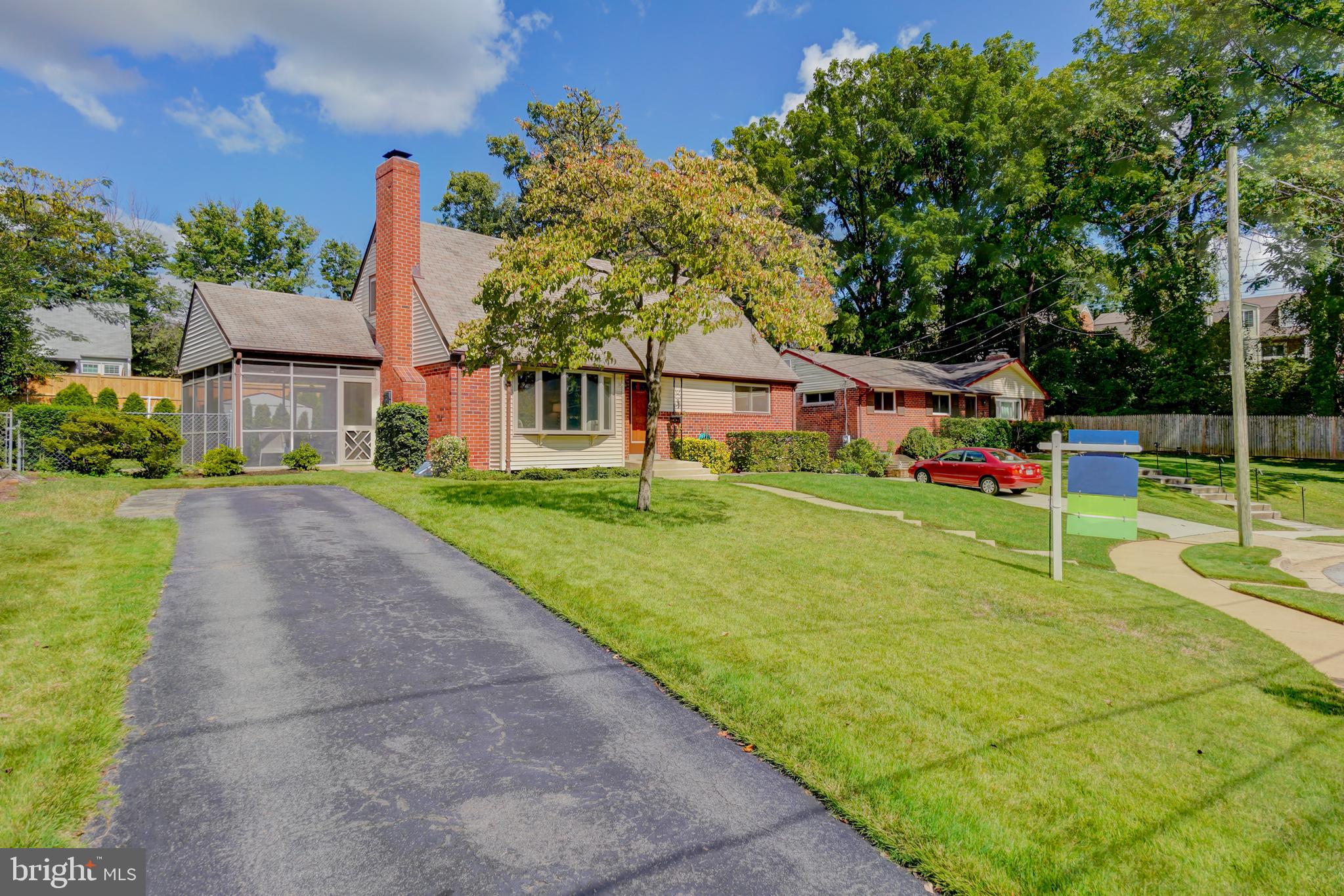 4611 Strathblane Place Alexandria, VA 22304 - Photo 3 of 34 Driveway for 3 cars