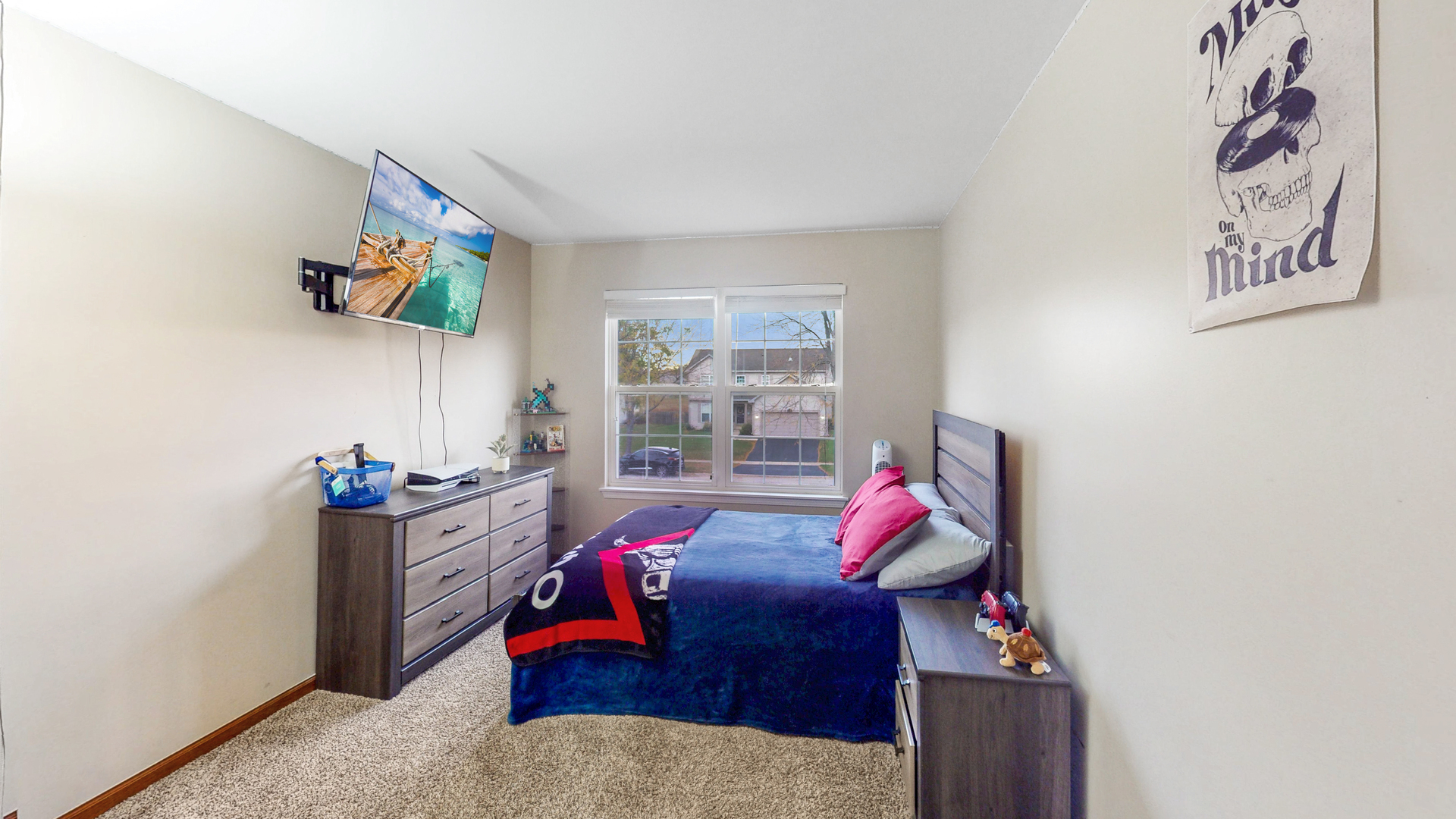 535 Alyssa Street Plano, IL 60545 - Photo 17 of 28 a living room with furniture and a gym equipment