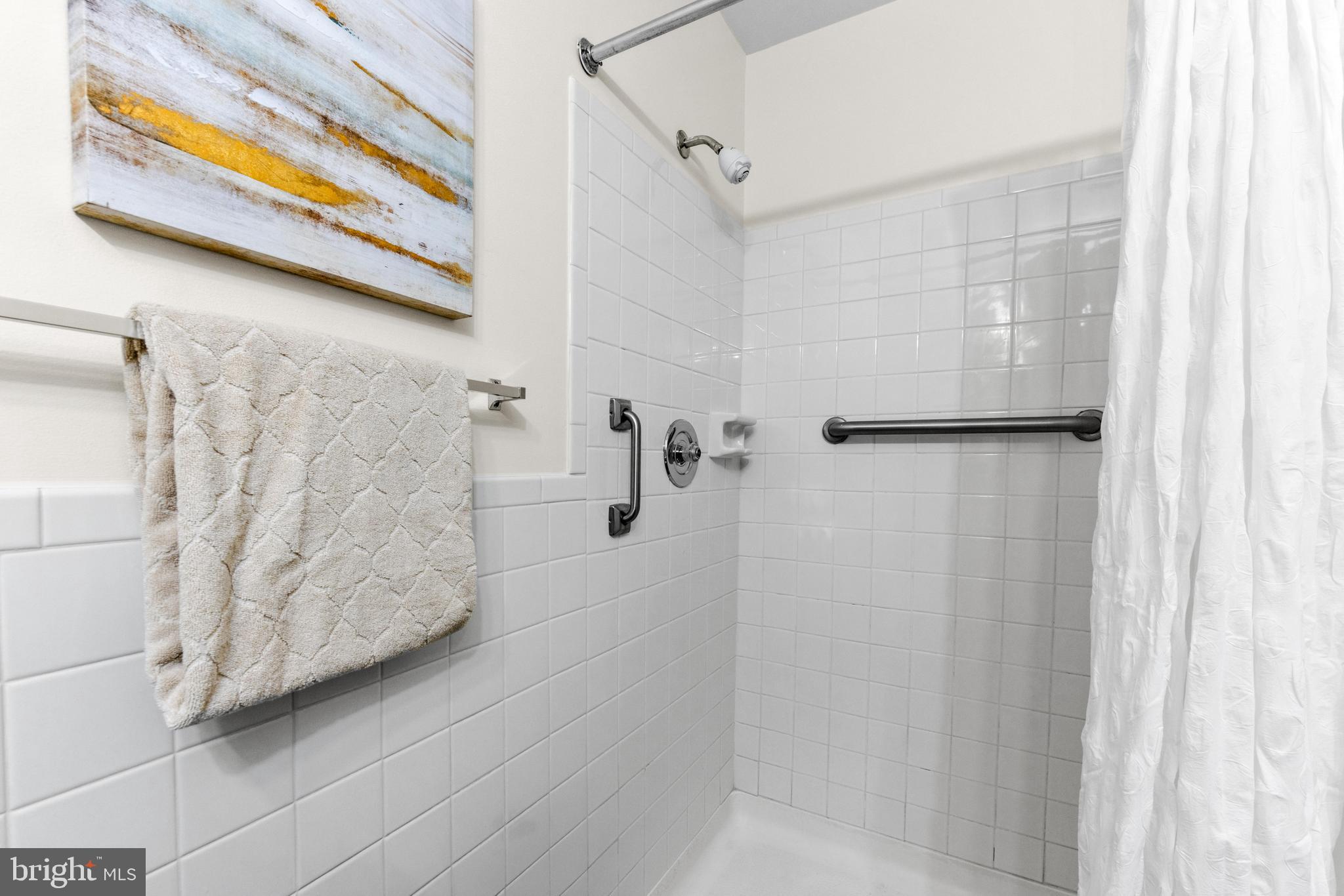 941 Riversedge Circle Annapolis, MD 21401 - Photo 20 of 48 a bathroom with a shower