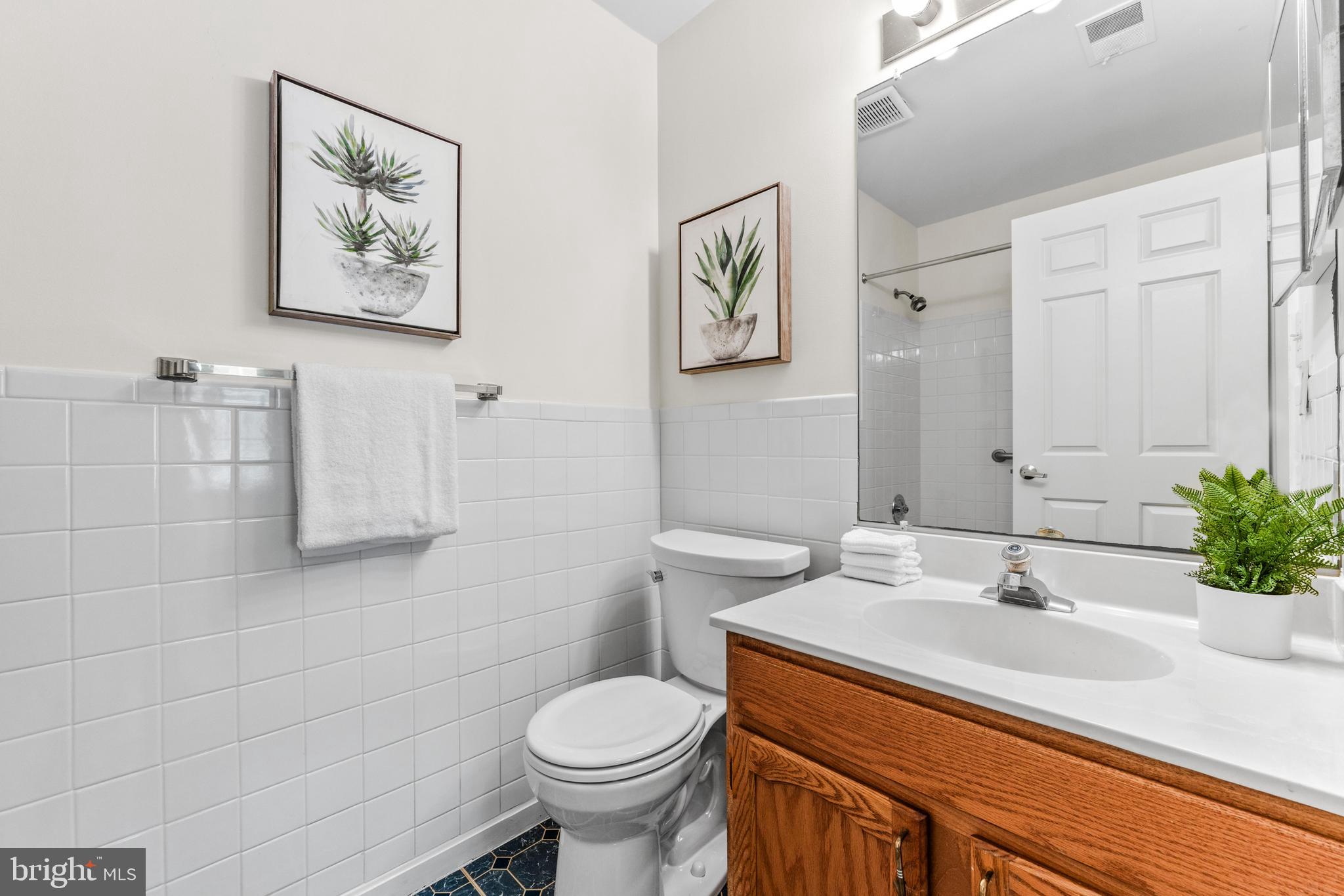 941 Riversedge Circle Annapolis, MD 21401 - Photo 28 of 48 a bathroom with a sink and a toilet