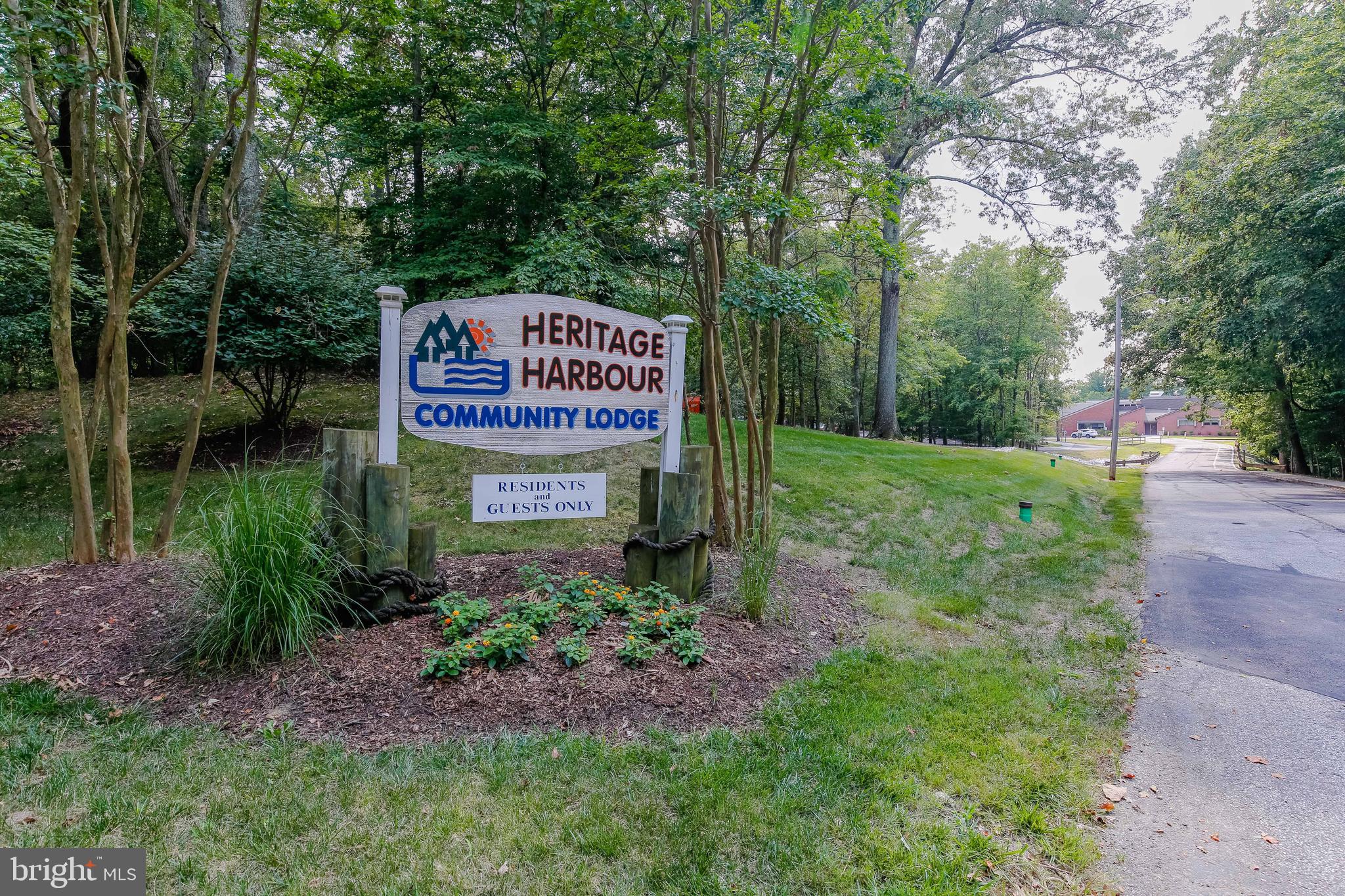 941 Riversedge Circle Annapolis, MD 21401 - Photo 34 of 48 a sign on the side of the road