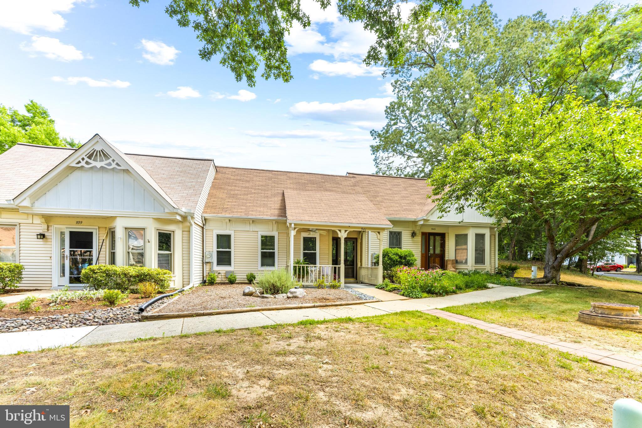 941 Riversedge Circle Annapolis, MD 21401 - Photo 4 of 48 a front view of a house with a yard