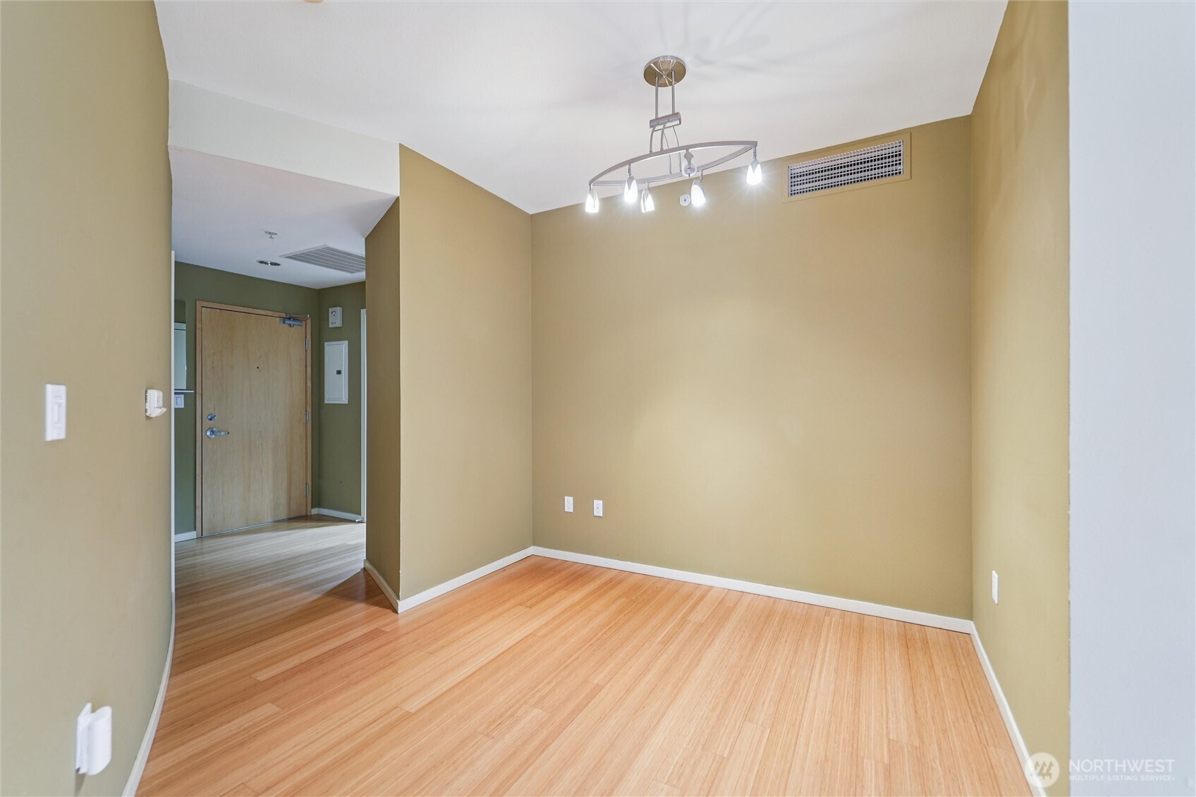 1188 106th Avenue Northeast, Unit 322 Bellevue, WA 98004 - Photo 15 of 19