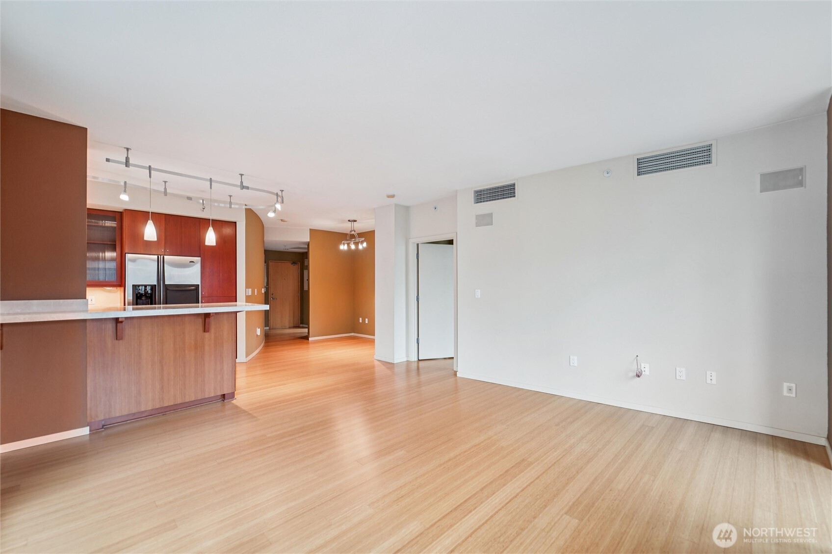 1188 106th Avenue Northeast, Unit 322 Bellevue, WA 98004 - Photo 6 of 19