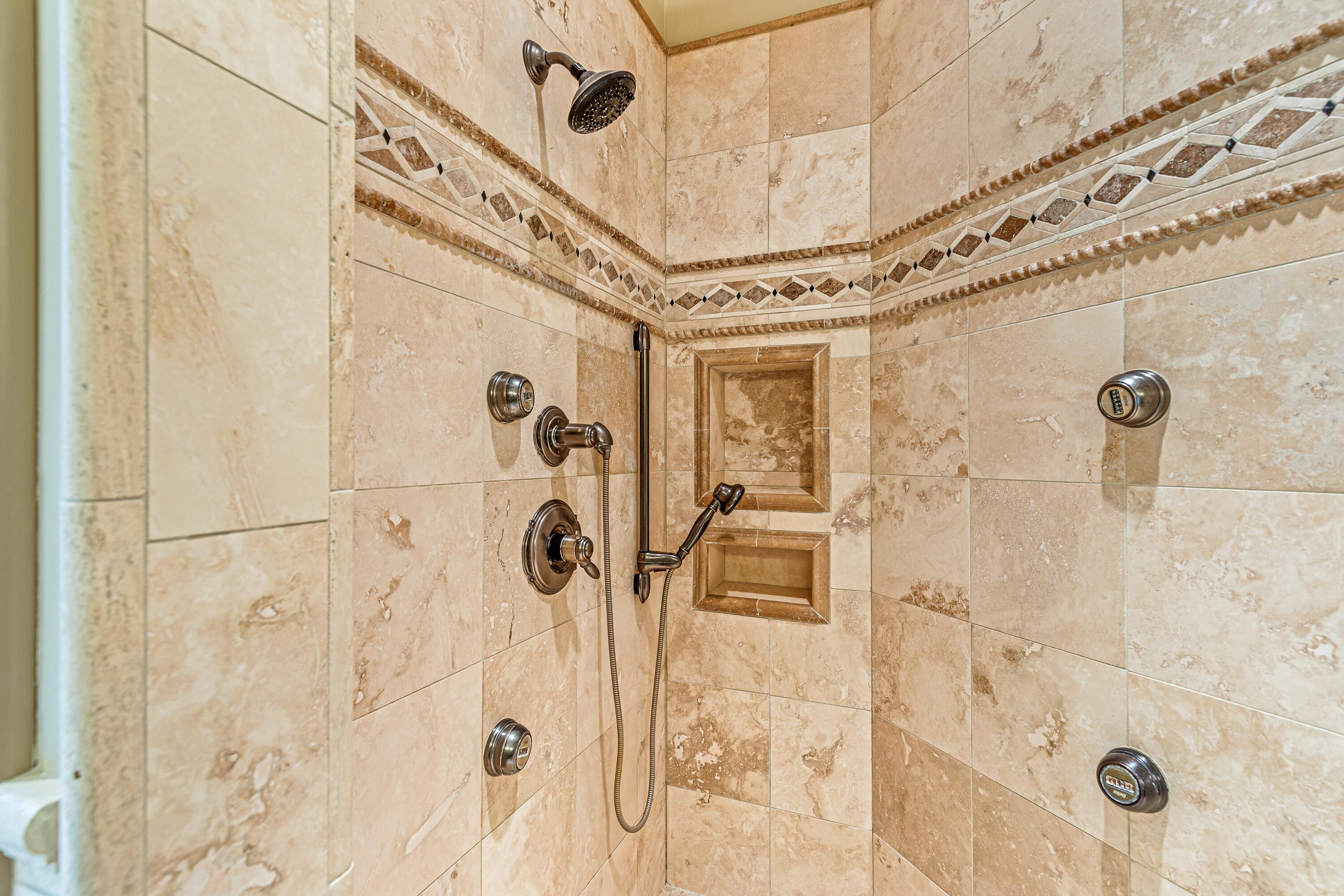 112 East Intervale Road Grants Pass, OR 97527 - Photo 19 of 62 Primary Shower