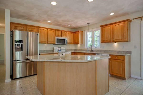 8 Atherton Road Hudson, MA 01749 - Photo 3 of 25