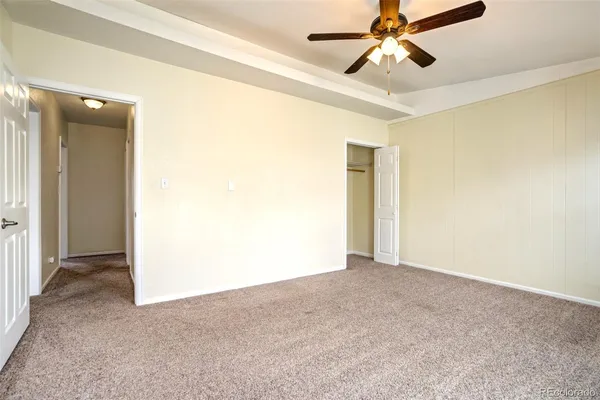 a view of empty room with ceiling fan