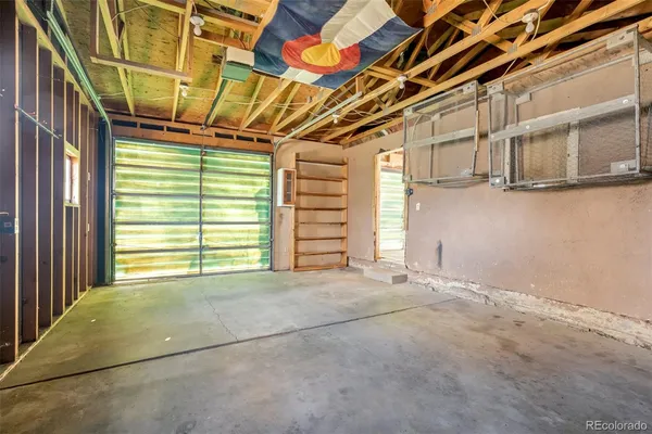 a view of a yard with an trees