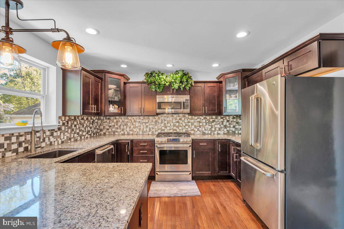 11 Evergreen Road Mount Laurel, NJ 08054 - Photo 19 of 49 Modern kitchen with elegant finishes.