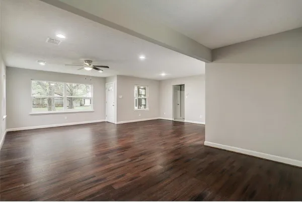$2,600 | 4627 Maple Street, Bellaire, TX 77401