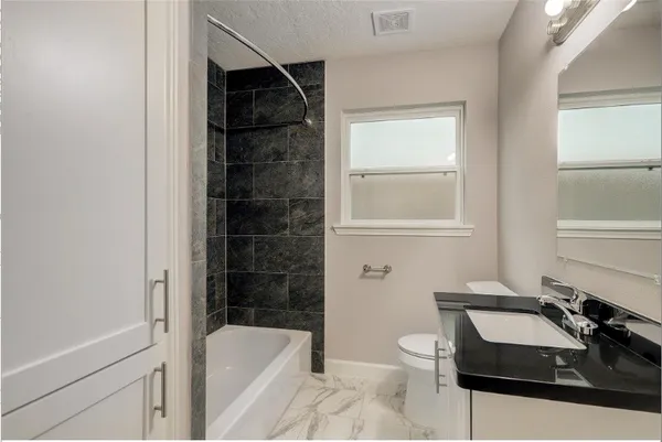 $2,600 | 4627 Maple Street, Bellaire, TX 77401