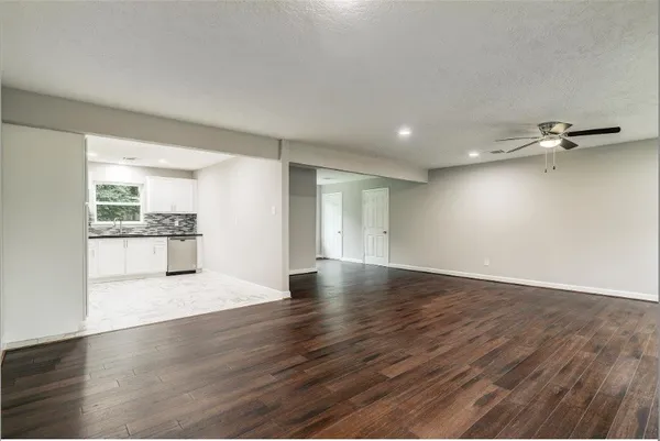 $2,600 | 4627 Maple Street, Bellaire, TX 77401